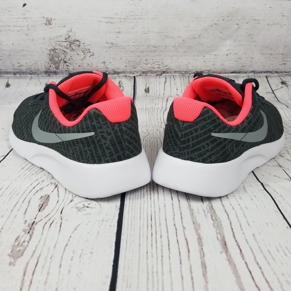 NWB Nike Tanjun - Picture 4 of 8